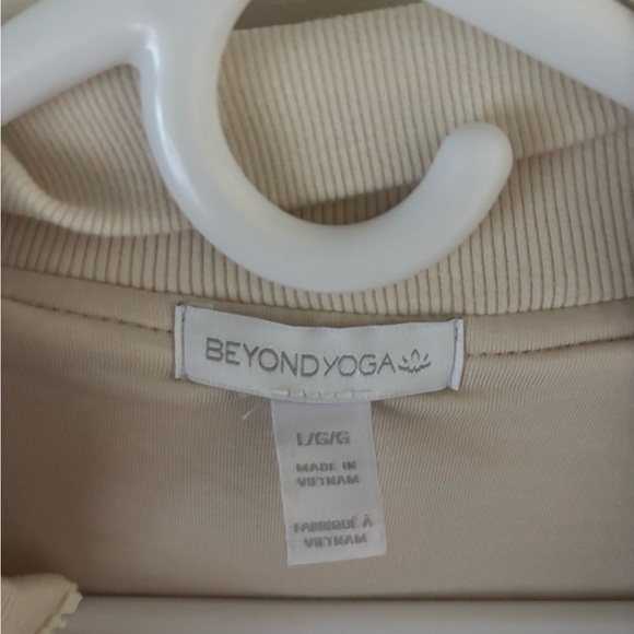 Beyond Yoga jacket - new w tags - Picture 4 of 7